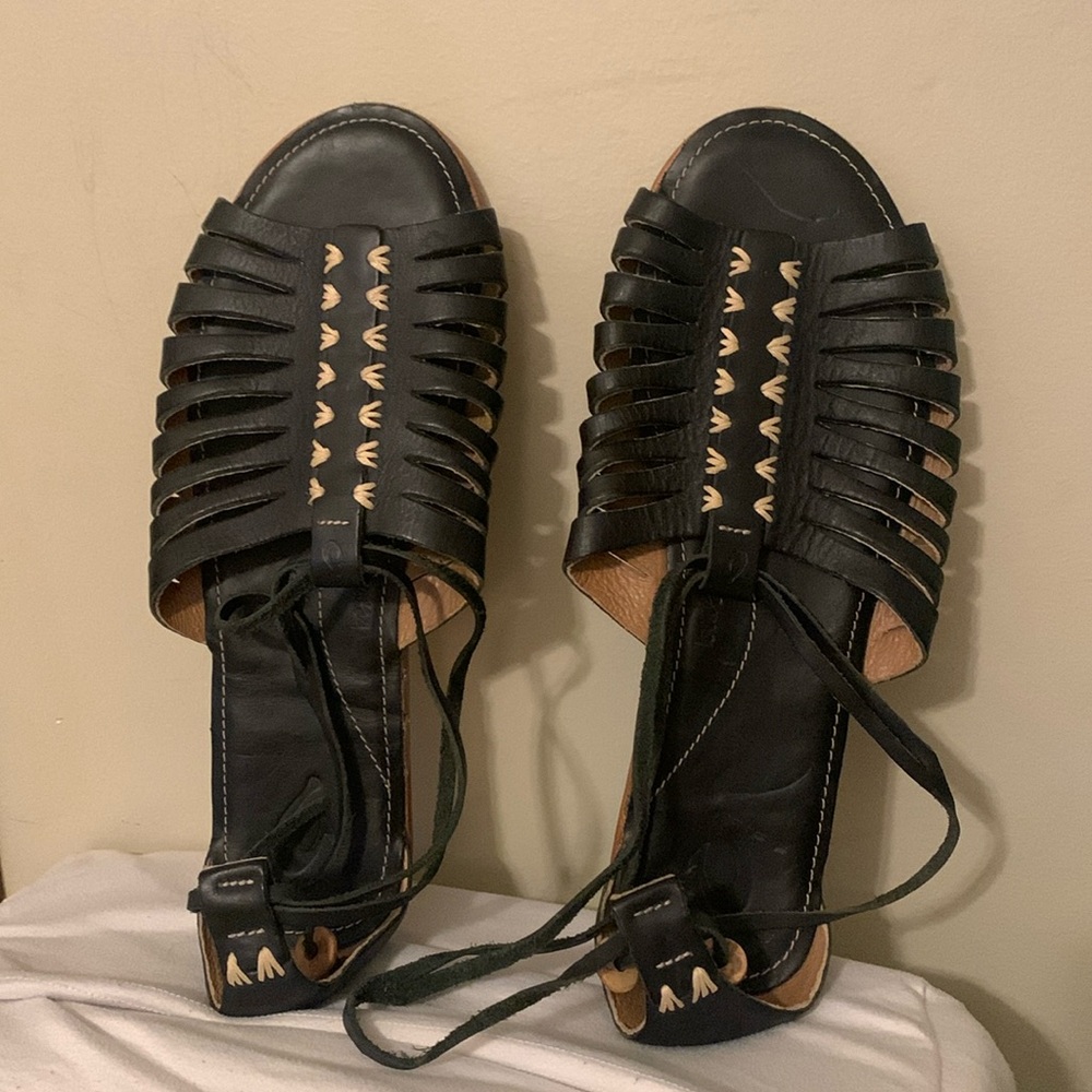 Olukai hikina leather flat black sandals